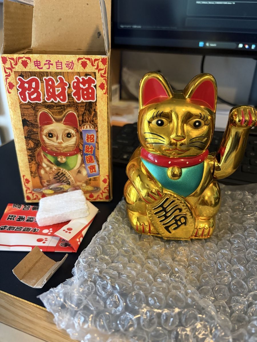 Statuette: Gatto portafortuna cinese  – Usato da Giubiasco venduto da sc-77
