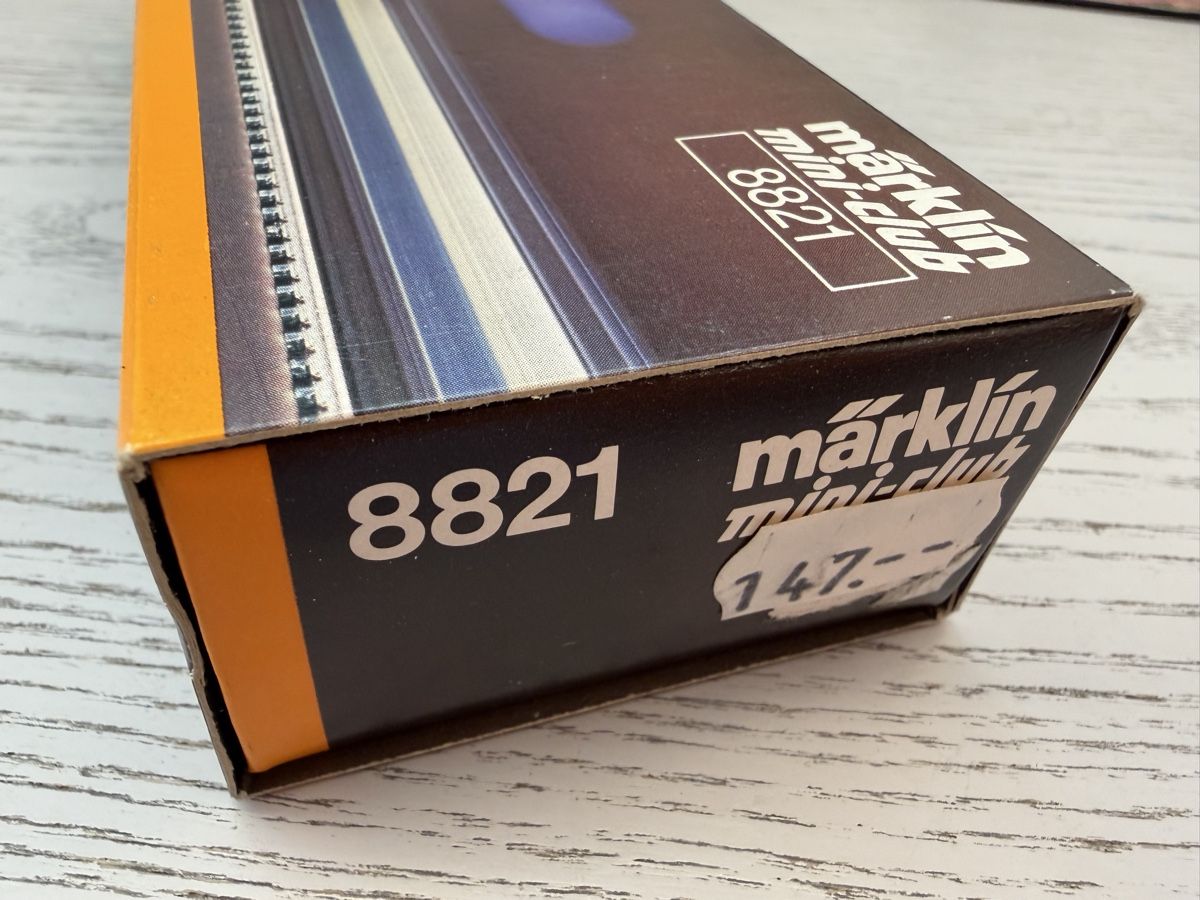 Märklin Modellini di ferrovie: Märklin 8821 DB BR 221 – Usato da Lupsingen venduto da New-Haven 2
