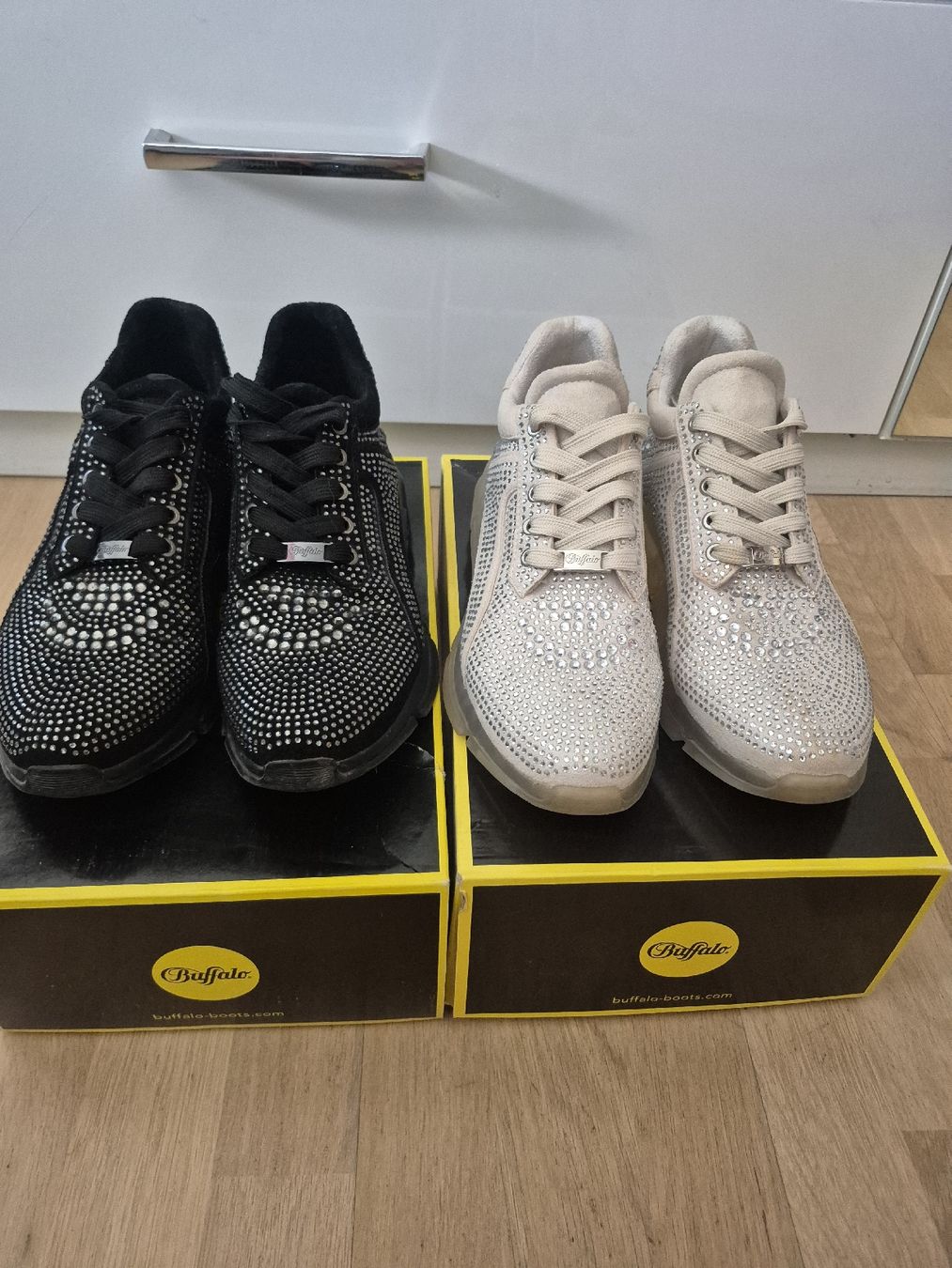 Buffalo Chaussures femmes: 2x Buffallo Sneaker Gr.38 – D'occasion à Eschenbach SG par jil13 1