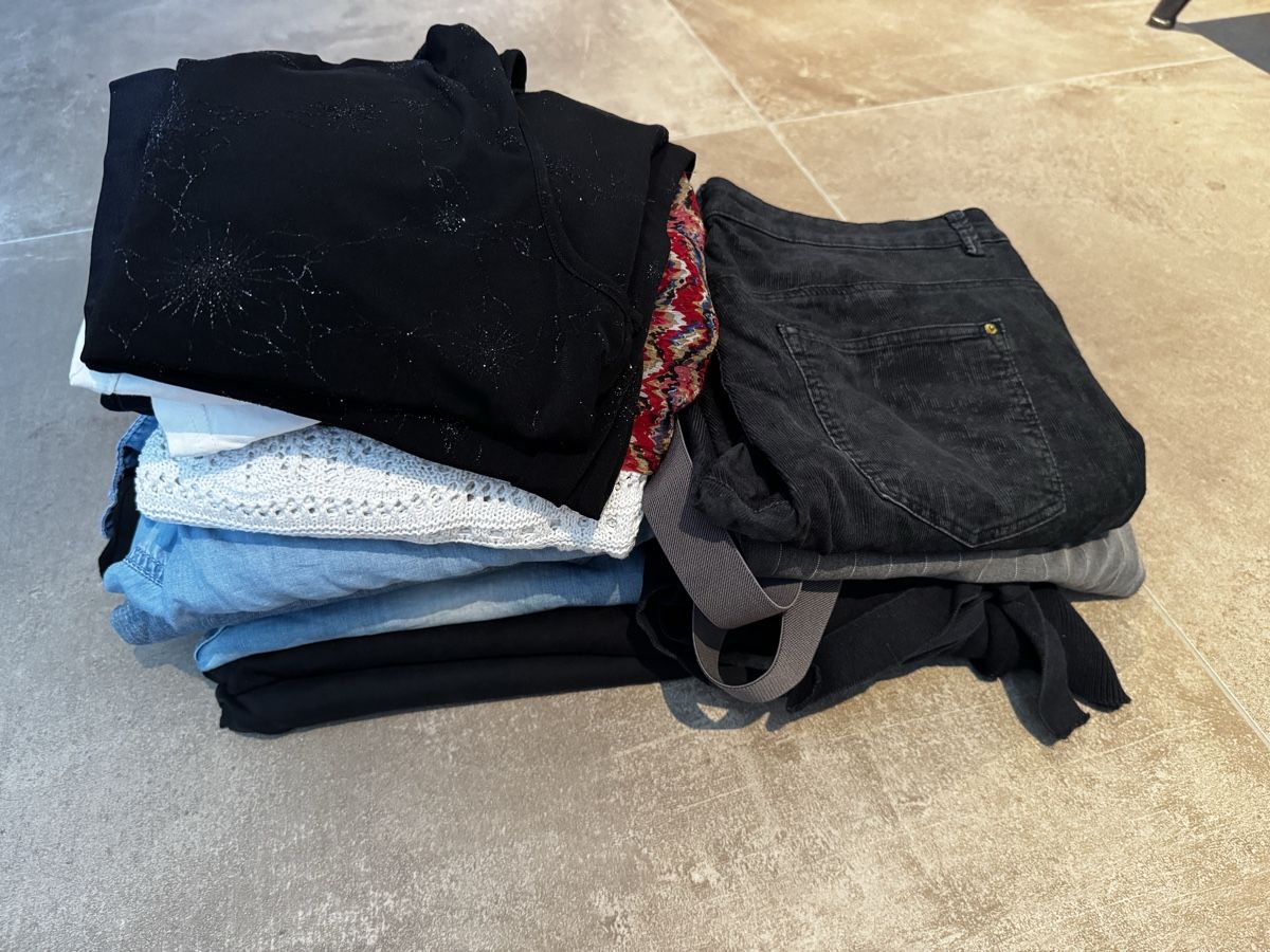 Kleiderpakete: Damen Kleiderpaket Grösse 38 – Gebraucht aus Steffisburg von Mama_Sita