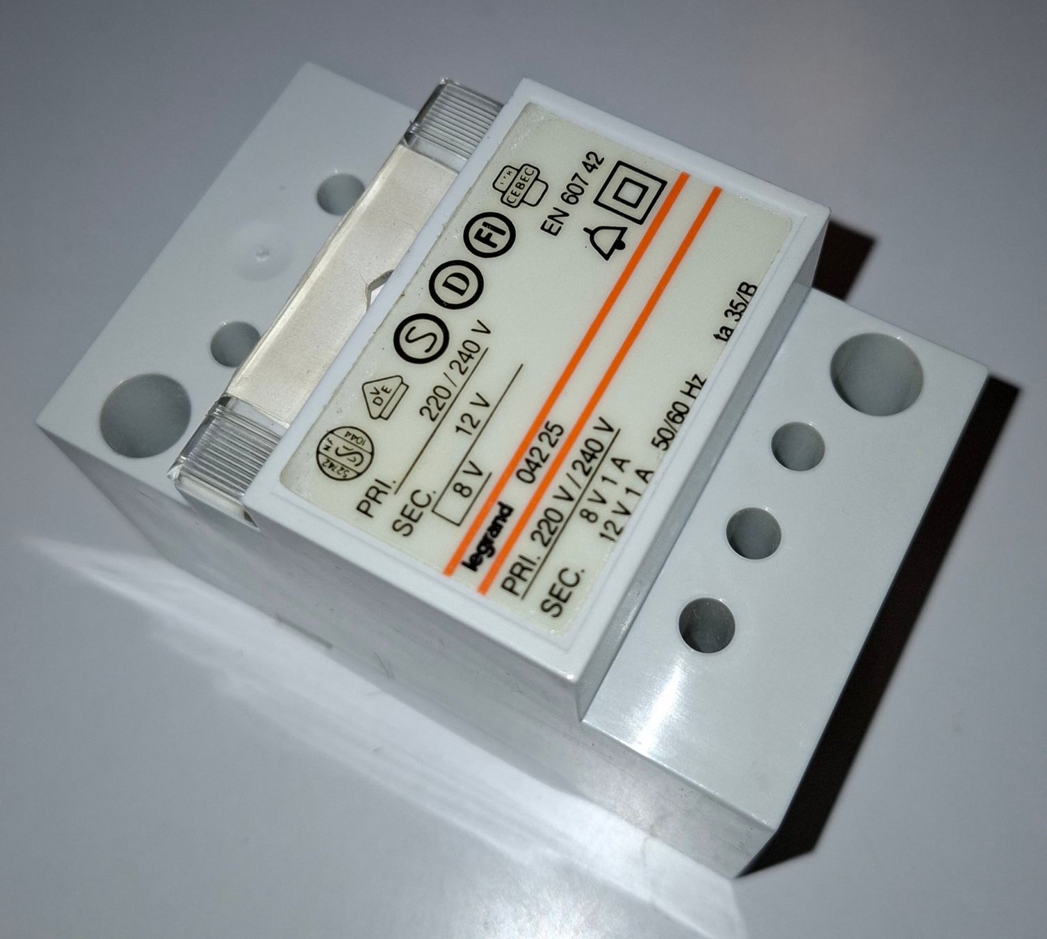 Legrand Componenti elettronici: Legrand Transformator 220V - 240V / Sec.12V + 8V EN: 60742 – Usato da St. Gallen venduto da WWL 1