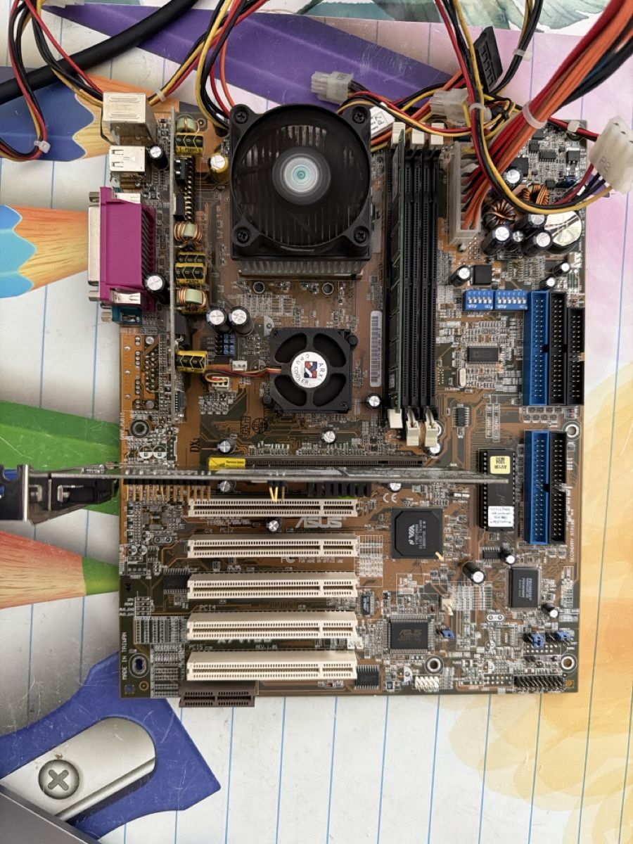 Asus Schede madri: Carte mère AMD Athlon 900MHz – Usato da Martigny venduto da capri2800