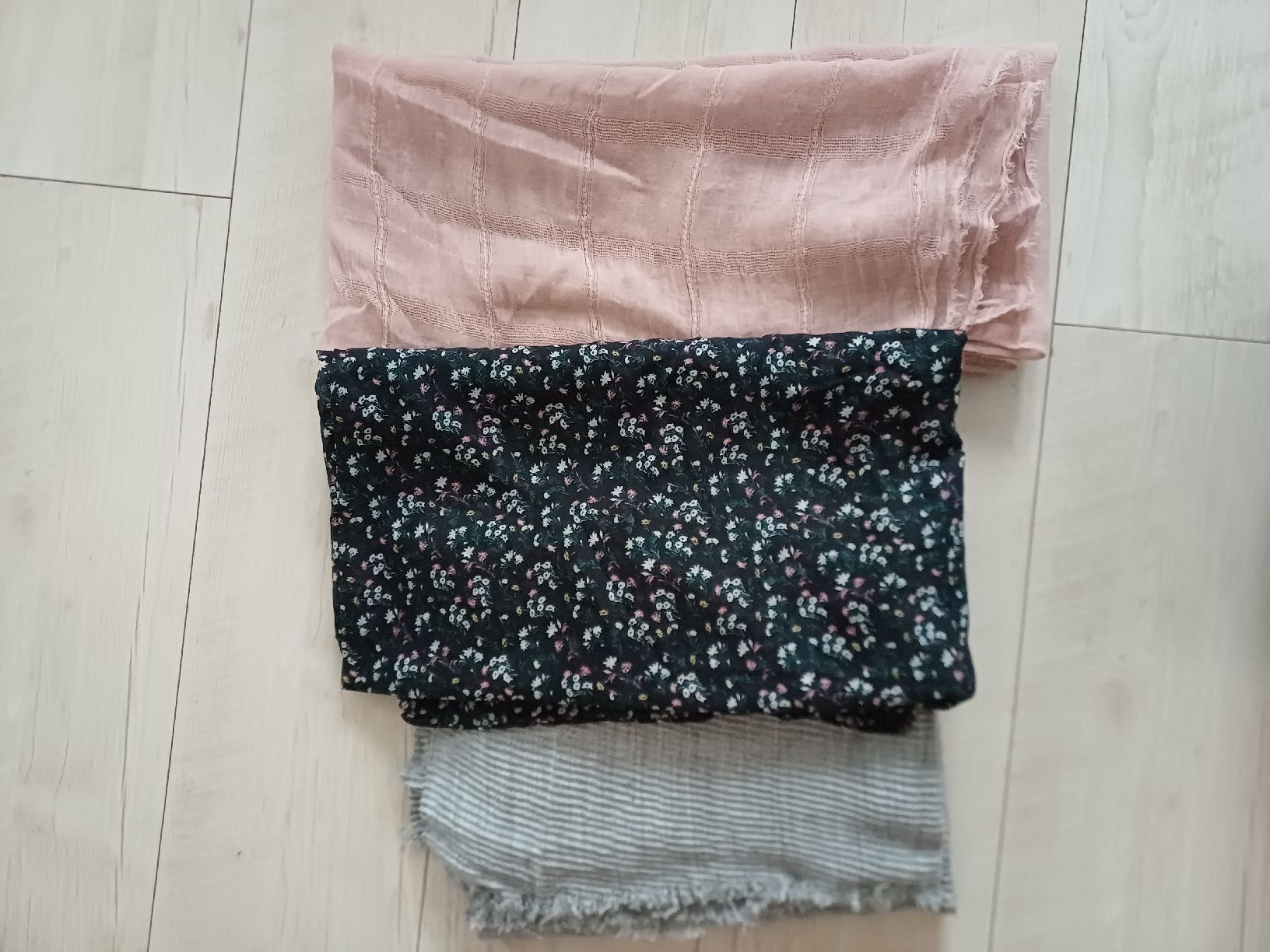 Foulard & Sciarpe: Lot 16 foulards – Usato da Neuchâtel venduto da drloulou 5