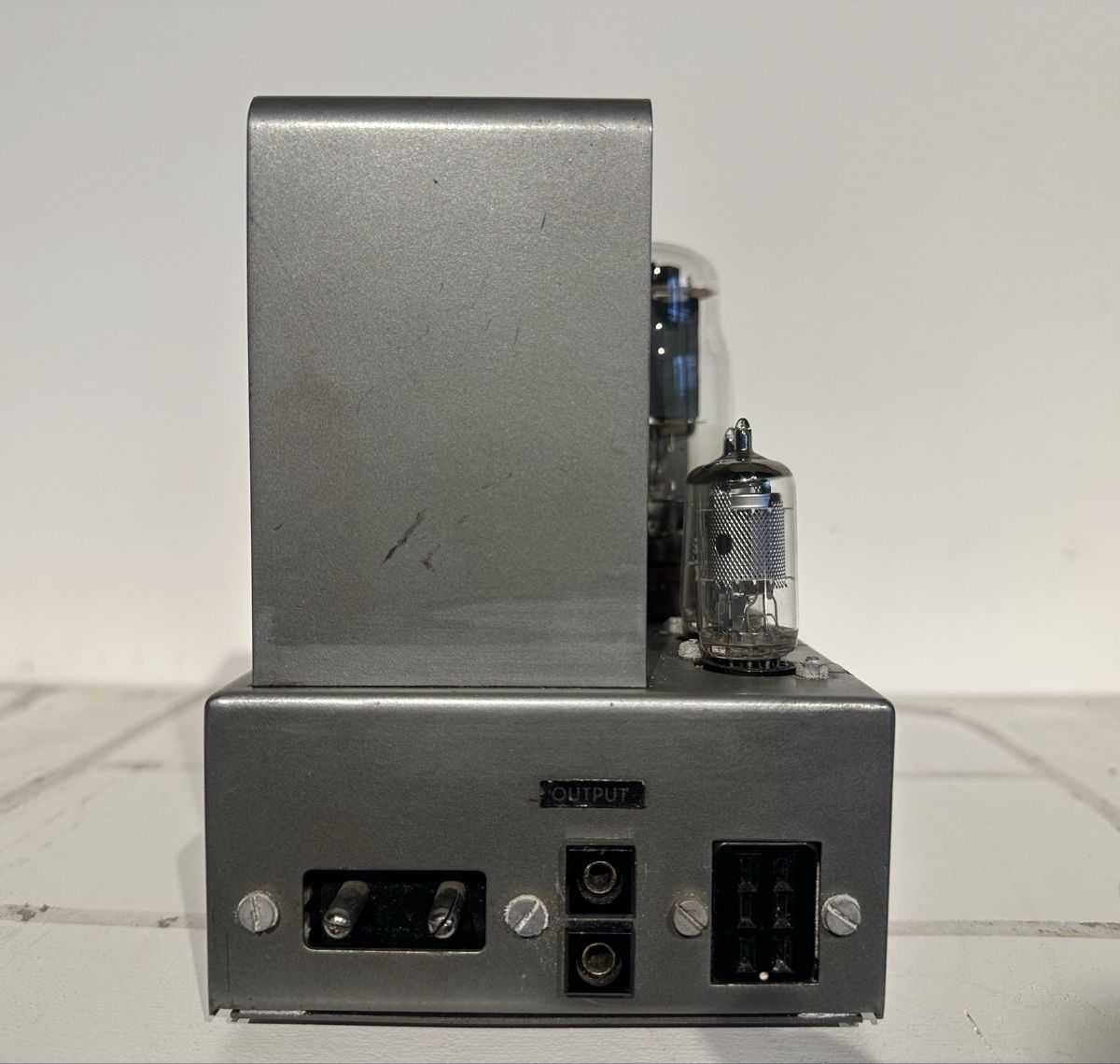 Quad Verstärker: Quad 2 amplifier – Defekt aus Vevey von Dborg 3