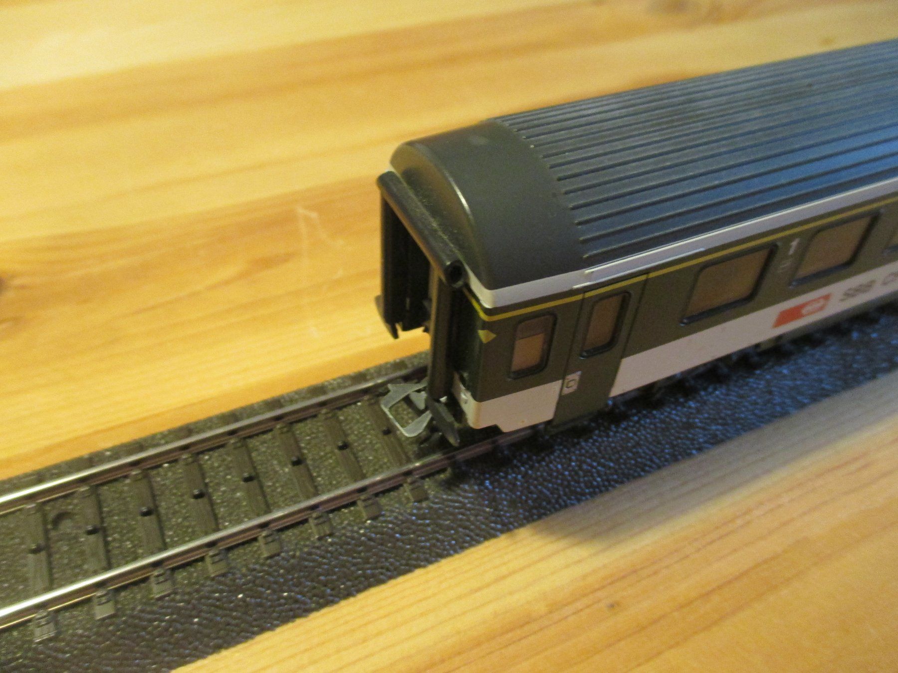 Roco Modelleisenbahnen: Roco H0 AC SBB Wagen 1. Kl. – Gebraucht aus Breitenbach von anti11 1