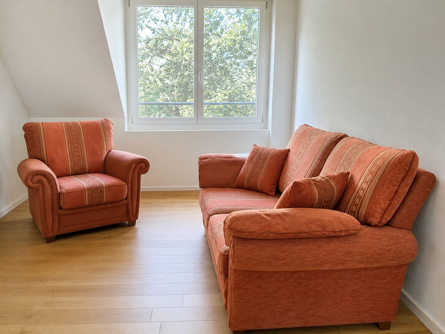 Sofas: Gemütliches 2-Sitzer-Sofa mit passendem Sessel – D'occasion à Wettswil par MoeLu 1