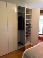 Grosser weisser Kleiderschrank, 5 Türen, 250 x 60 x 220 cm