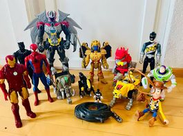 Power Ranger-, Marvel- und Toy Story-Figuren
