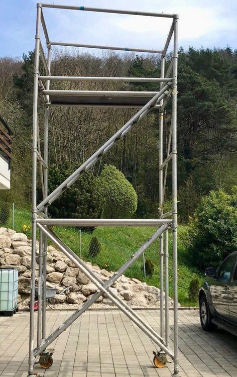 Rollgerüst mit Treppe gebraucht bis Arbeitshöhe ca.8.00m Kaufen auf