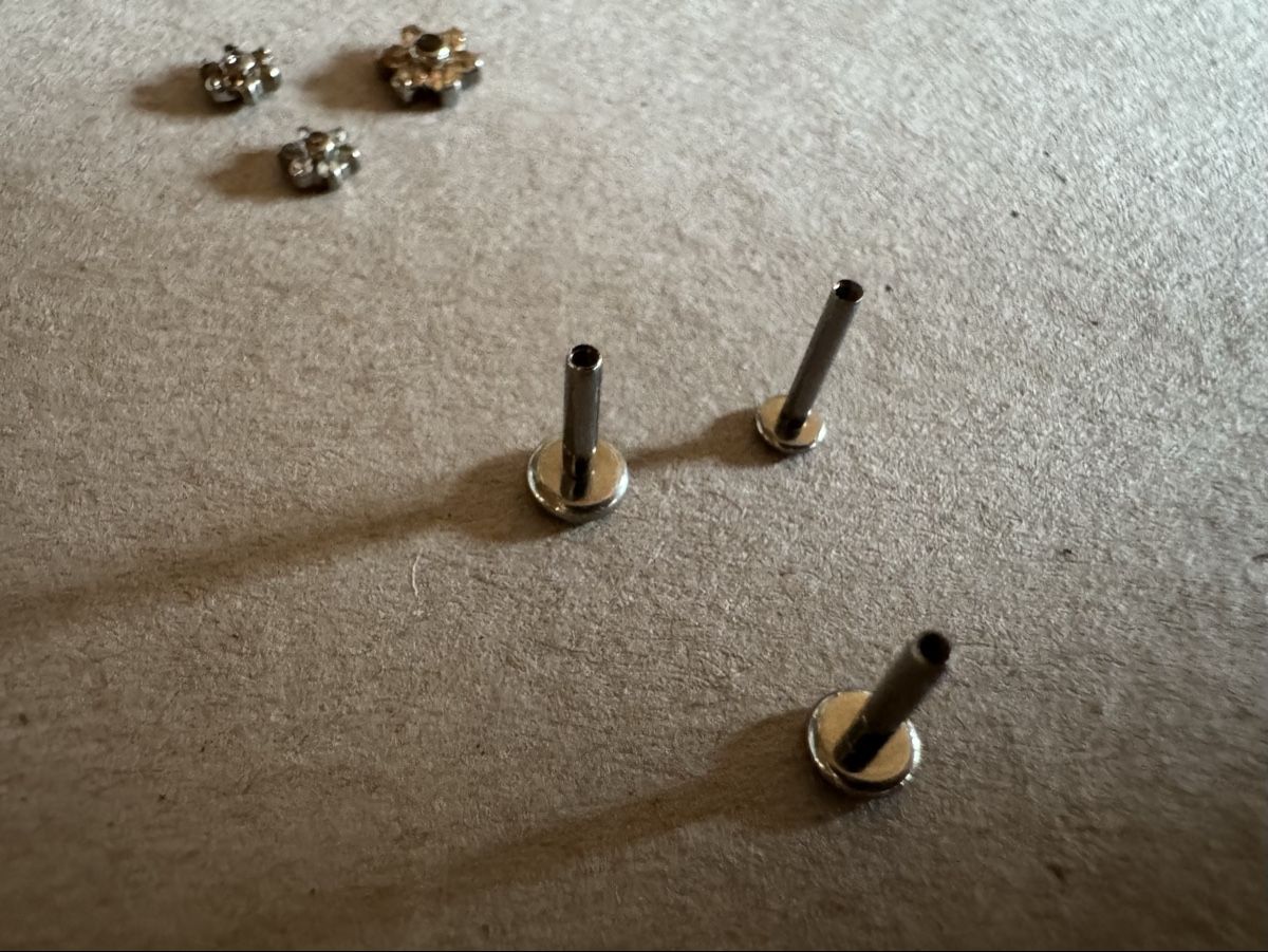 Bijoux piercing: 3x Labret Piercing Blumenform mit Steinen gebraucht – D'occasion à Nesslau par laurazimtstern 6