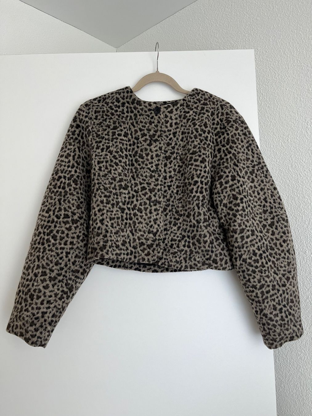 Vestes: Jacke mit Leoprint – Neuf (Voir description) à Galgenen par eka_v87z