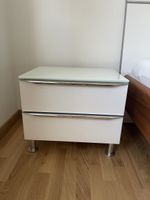 2 Nachttisch weiss mit Glasplatte, 2 Schubladen