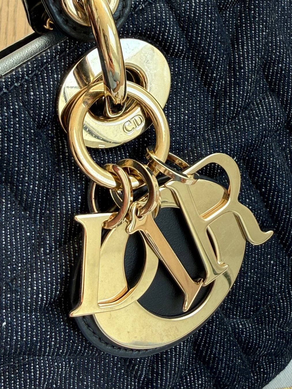 Dior Borse da donna: DIOR LADY D-JOY BAG MEDIUM DENIM DUNKELBLAU – Usato da Hägendorf venduto da mominz 3