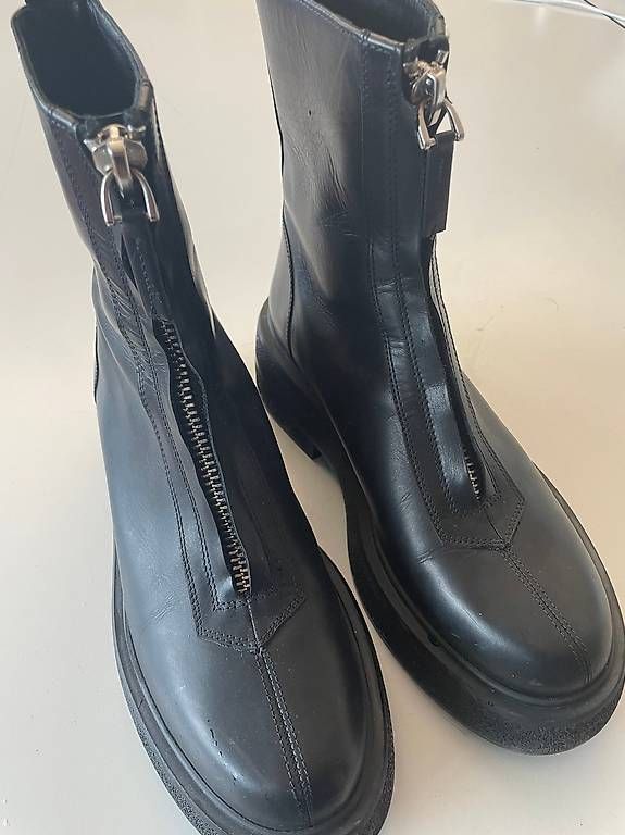 Chaussures femmes: Winter Stiefelette mit Reisverschluss Grösse 38 – D'occasion à Oberrieden par Moraira14