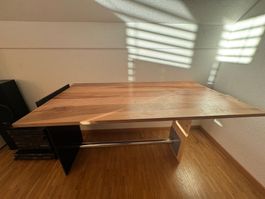 Schreibtisch