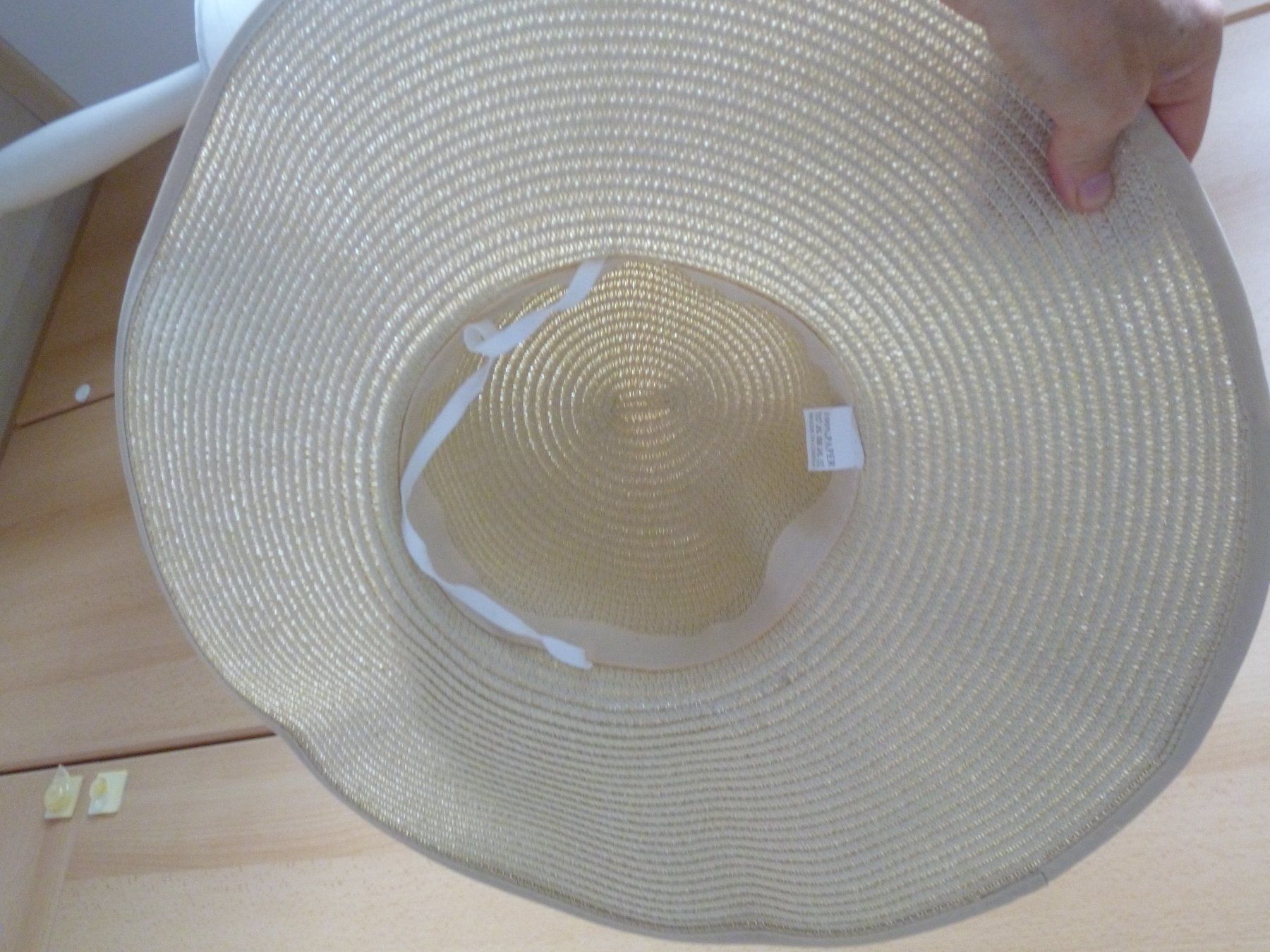 Copricapi, berretti & cappellini: grosser Sonnenhut Hut  beige – Usato da Dättlikon venduto da Mamakuga 4