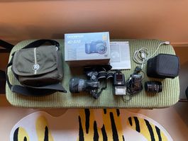 Olympus E-510 Kit Digitalkamera mit umfangreichem Zubehör