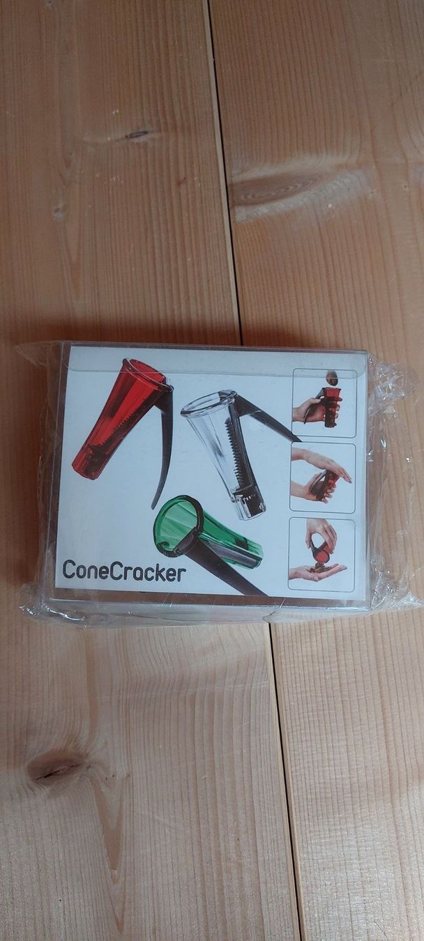 Coop Küchengeräte: Cone Cracker – Neu und originalverpackt aus Zweisimmen von Adorable 1