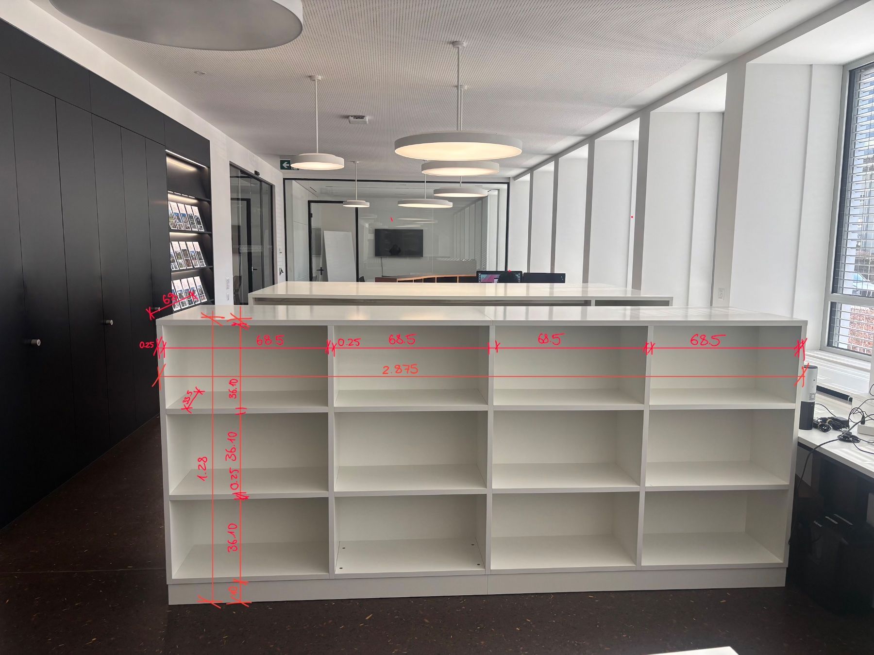 Scaffali: Grosses, doppelseitiges weisses Regal mit 24 Fächern – Usato da Altdorf UR venduto da yellowpostit