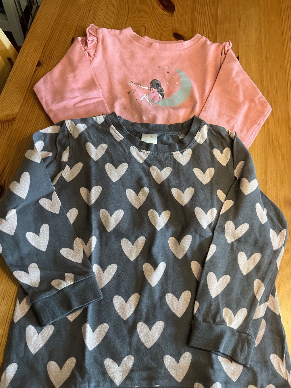 Ensembles coordonnés: Mädchen Shirts + Pullis,  9er-Set,  Gr. 116,  div. Marken – D'occasion à Aesch BL par Fortexx 2