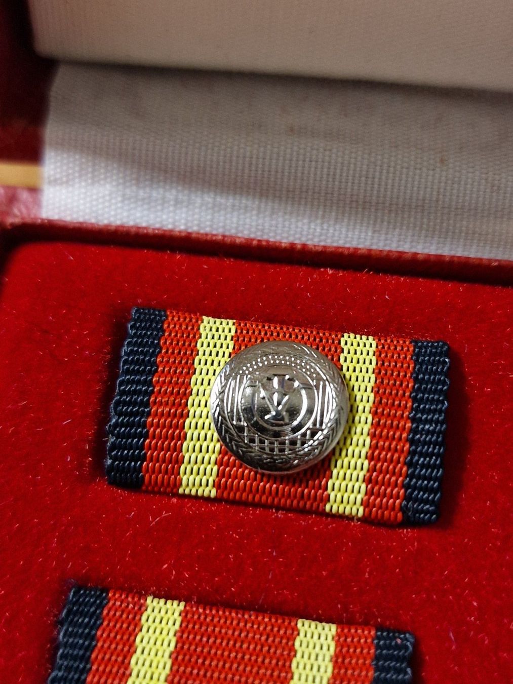 Medaglie: DDR Verdienstmedaille / Ehrenzeichen mit Etui – Nuovo (secondo la descrizione) da Zürich venduto da Allerlei_Shop 3
