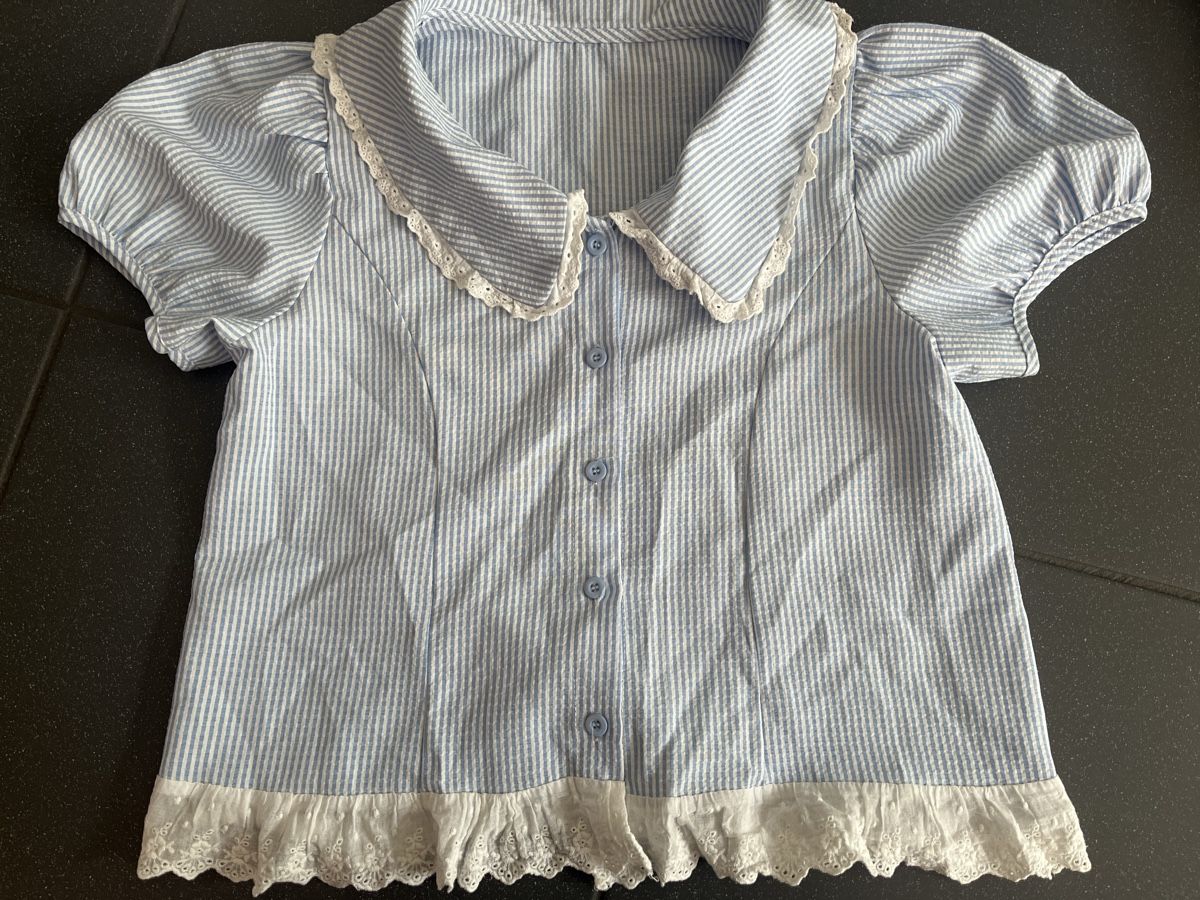 Camicette, T-shirt & Top: Bluse Kinder blau gestreift mit Spitze Grösse M gebraucht – Usato da Belp venduto da ali_dt77