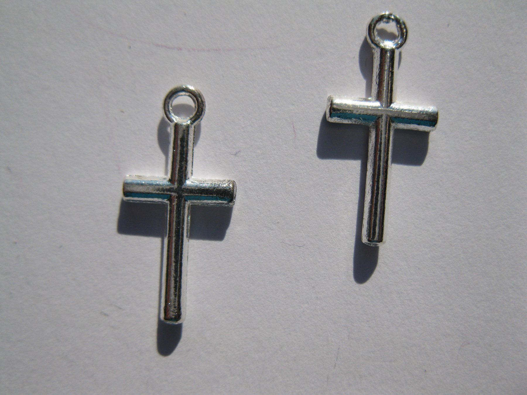 Perle (finte): 10 Anhänger Kreuz, versilbert – Nuovo e nell'imballaggio originale da St. Margarethen TG venduto da LuanaKa
