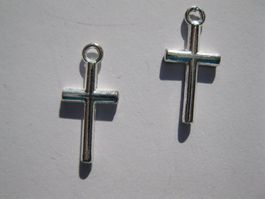 10 Anhänger Kreuz, versilbert