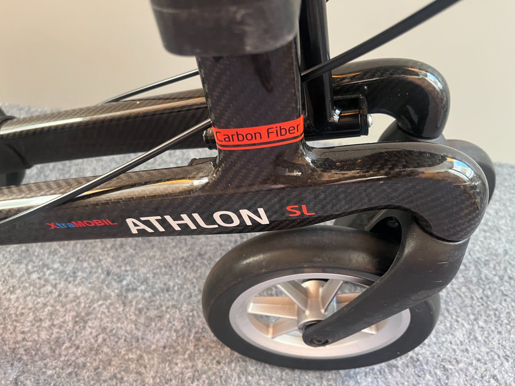 Ausili per la deambulazione: Leichter Carbon Rollator Athlon SL XtraMobil. – Usato da Zürich venduto da Dmbz 2