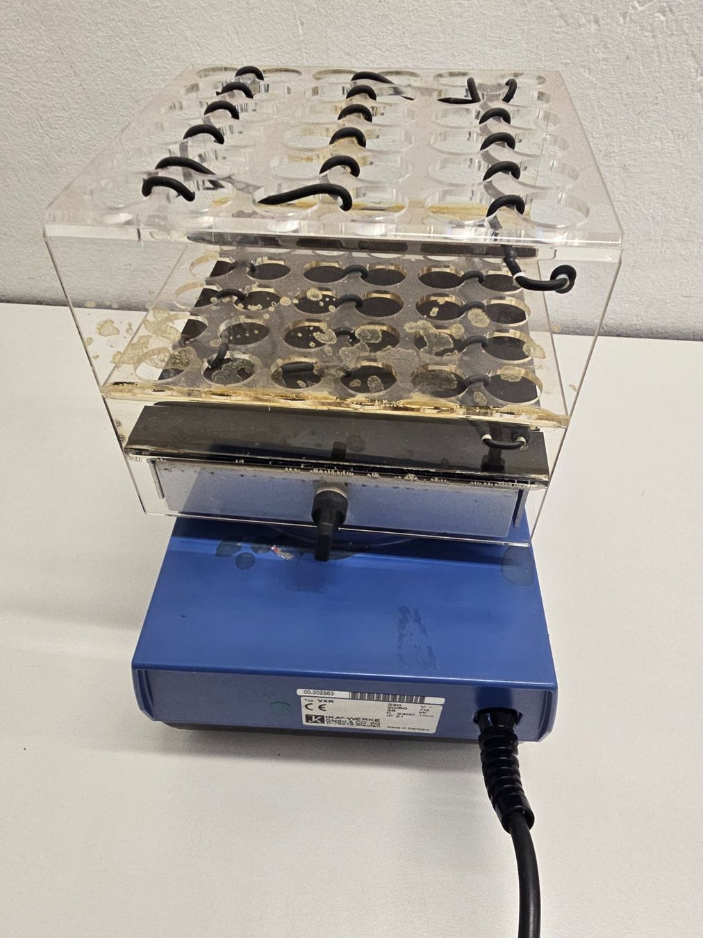 Tutte le macchine: IKA Vibrax VXR basic Typ VX 2 – Usato da Niederdorf venduto da LeptonAG_Labor 2