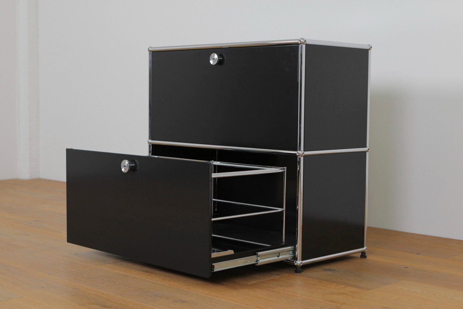 USM Scaffali: USM Haller Regal Graphitschwarz – Nuovo (secondo la descrizione) da Affoltern am Albis venduto da StudioStandard 3