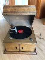 Grammophon mit Schellack-Platten