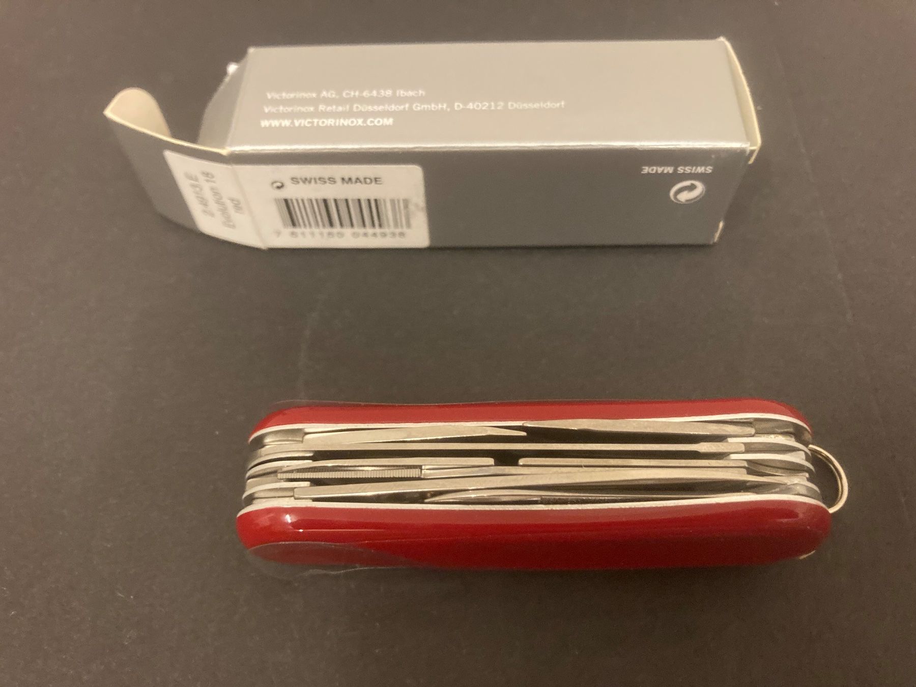 Victorinox Taschenmesser: Victorinox Evolution 18 Red, 2.4913 E – Neu und originalverpackt aus Neuenhof von jorogo 4