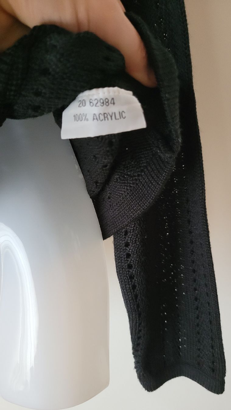 Maglioni & Felpe: Damen Pullover schwarz V-Ausschnitt Strickoptick  – Usato da Horgenberg venduto da Klatschmohnmaria 4