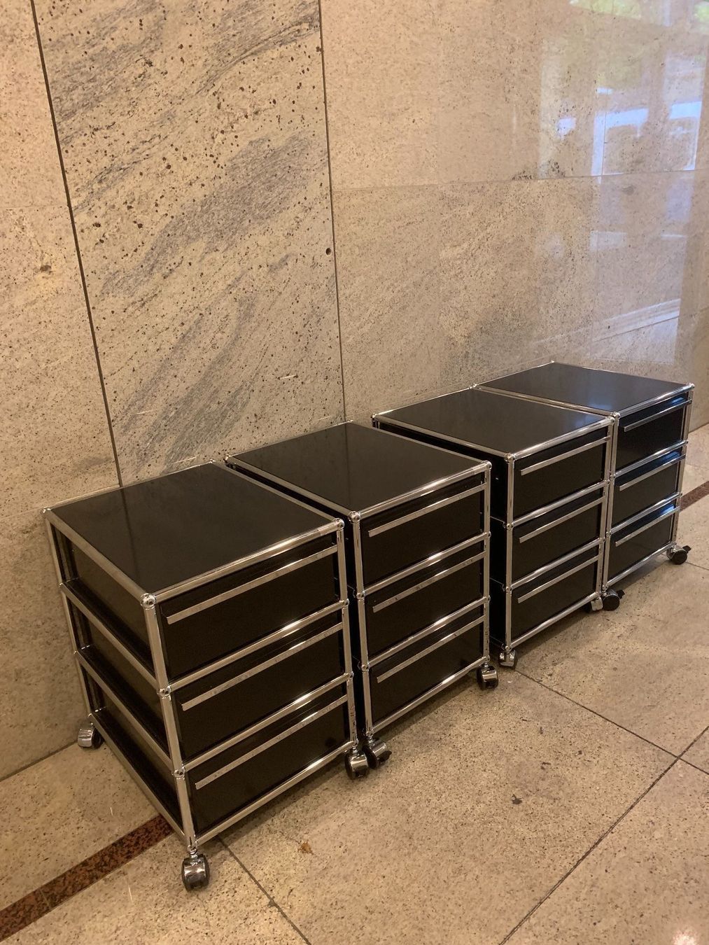 USM Scaffali: Usm Korpus Black Lieferung gratis – Usato da Thun venduto da Thuno6 6