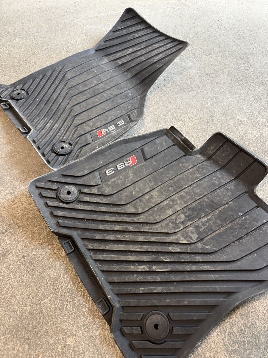 Audi Tappeti & Tappetini: Original gummi fussmatten Rs3  – Usato da Bern venduto da STEFANDM 1