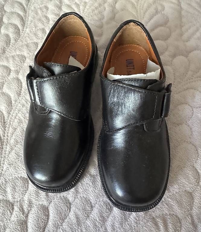 Chaussures garçon: Schulschuhe Grösse 30 – D'occasion à St. Gallen par EllyM.