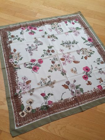 Wunderschönes Foulard