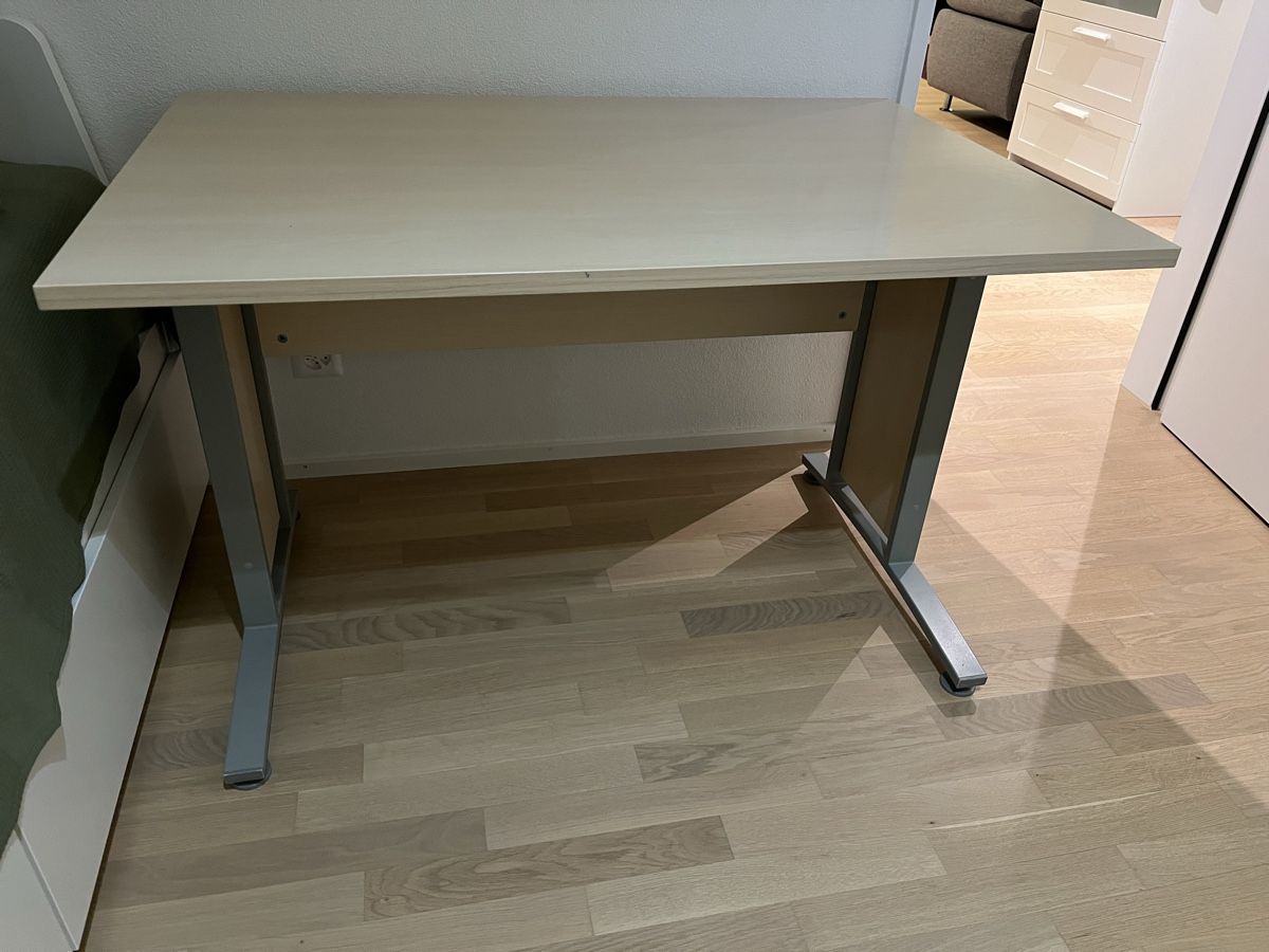 Bureaux: Schreibtisch zu verkaufen – D'occasion à Bern par eva_6hp7 1
