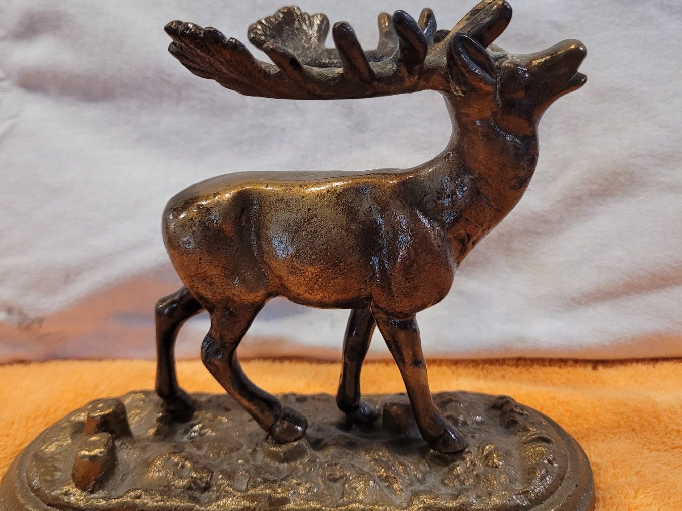 Sculture & Statue: HIRSCHFIGUR AUF EINEM /MESSING ODER KUPFERSOCKEL 60-Er – Usato da EMMETTEN venduto da pfi_cbg5 3