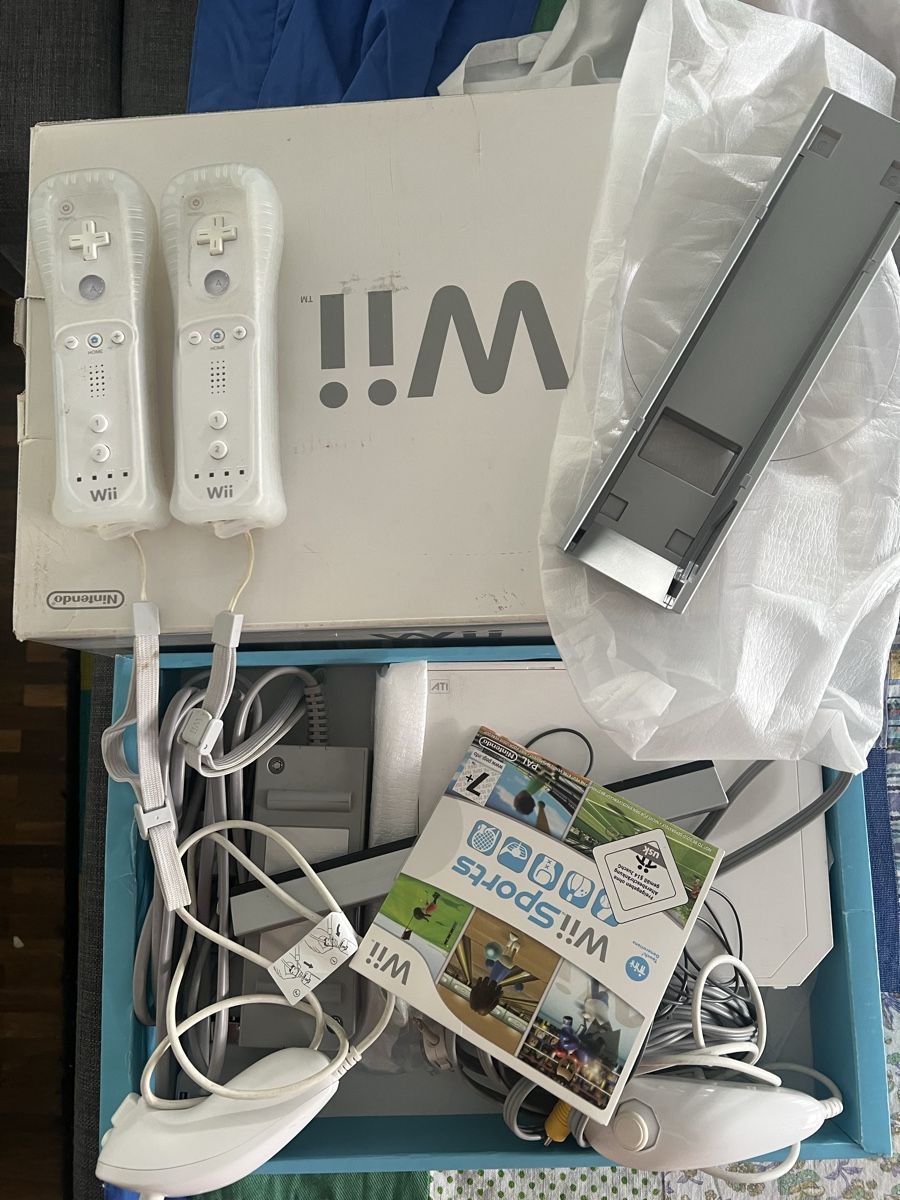 Nintendo Console: Console Wii avec jeux et accessoires – Usato da Lausanne venduto da fai_nfg5