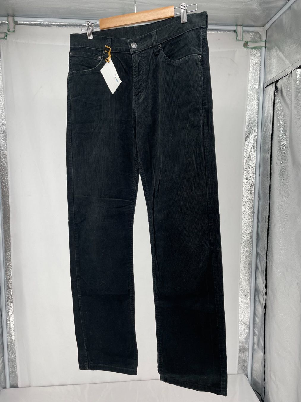 Levi's Hosen: LEVI'S pantalon 32/34 – Gebraucht aus Lausanne von PlusValue_Lausanne