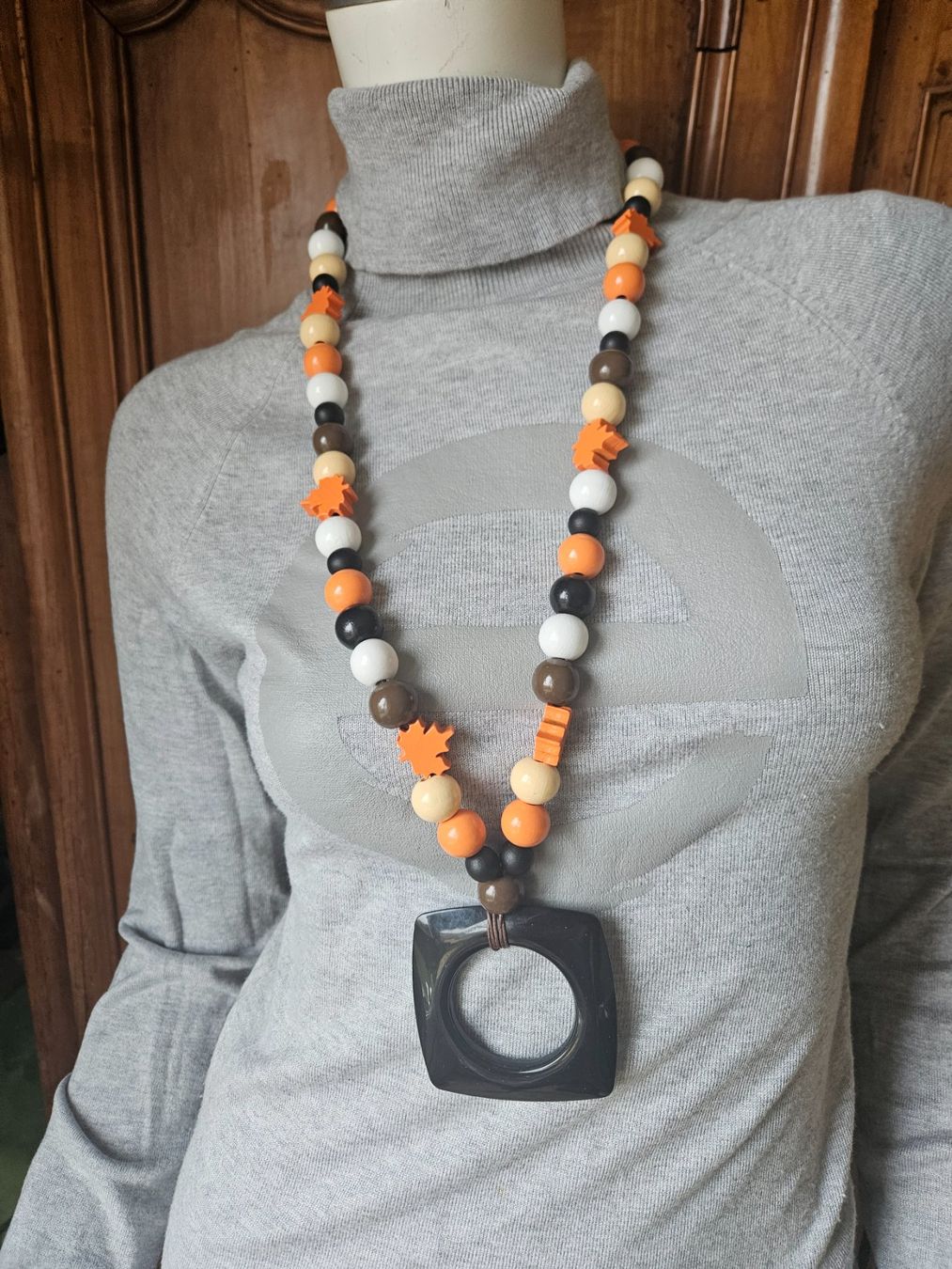 Catenine: collier porte lunettes perles bois – Nuovo e nell'imballaggio originale da Thônex venduto da lacomtessedesfees 1