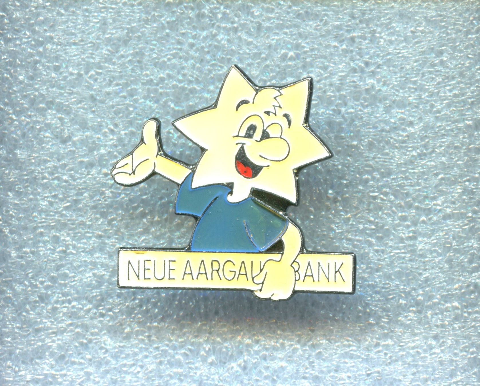Placchette & Badge: NEUE AARGAU BANK – Usato da Winterthur venduto da Sammleroase