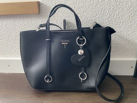 Schwarze GUESS Handtasche, neuwertig, Top Zustand!