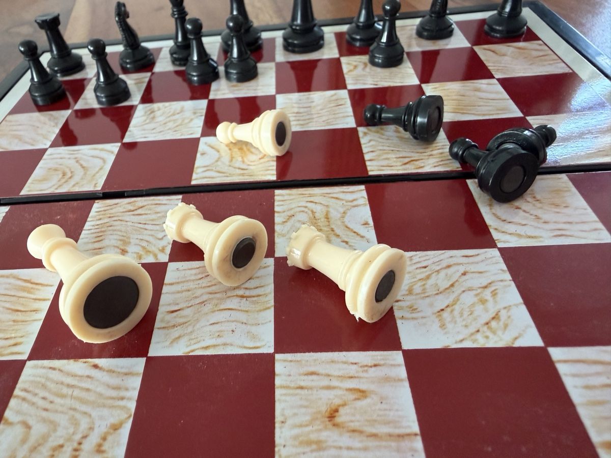 Giochi: 2x Schachbrett und Figuren  – Usato da St.Gallen venduto da bubo2008 6