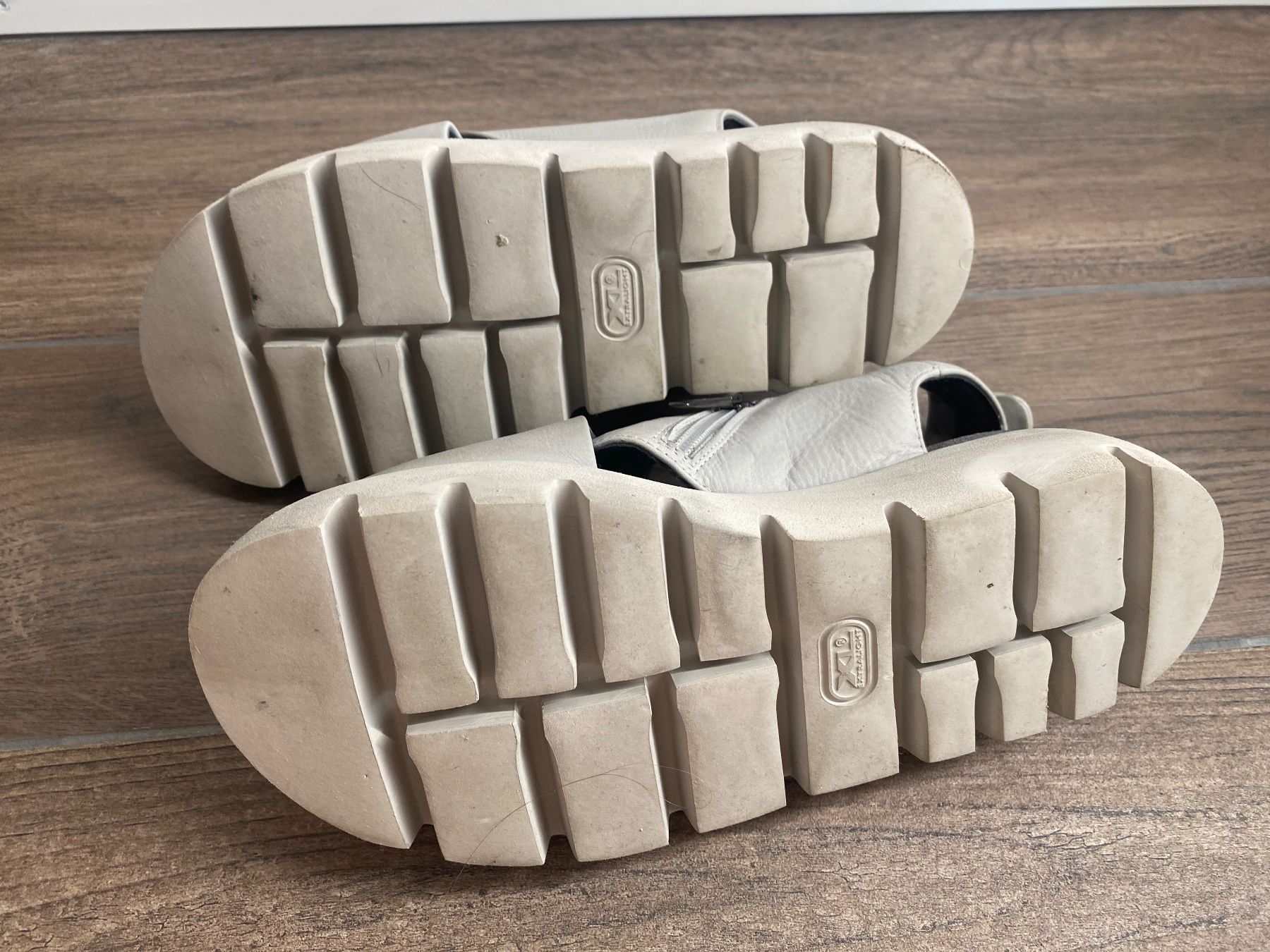 Lofina Damenschuhe: Lofina Sandalen grau Gr. 37 – Gebraucht aus Arlesheim von san_w9vr 4