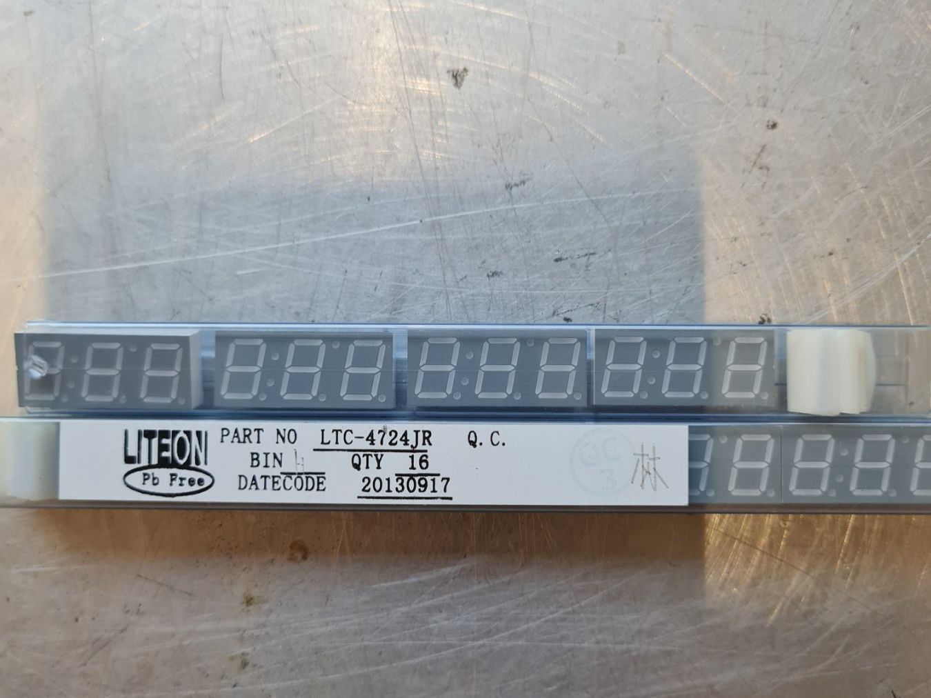 Componenti elettronici: LTC-4724JR LED Display, 7 Segment, 3 Digit – Nuovo e nell'imballaggio originale da Horw venduto da Arta20000