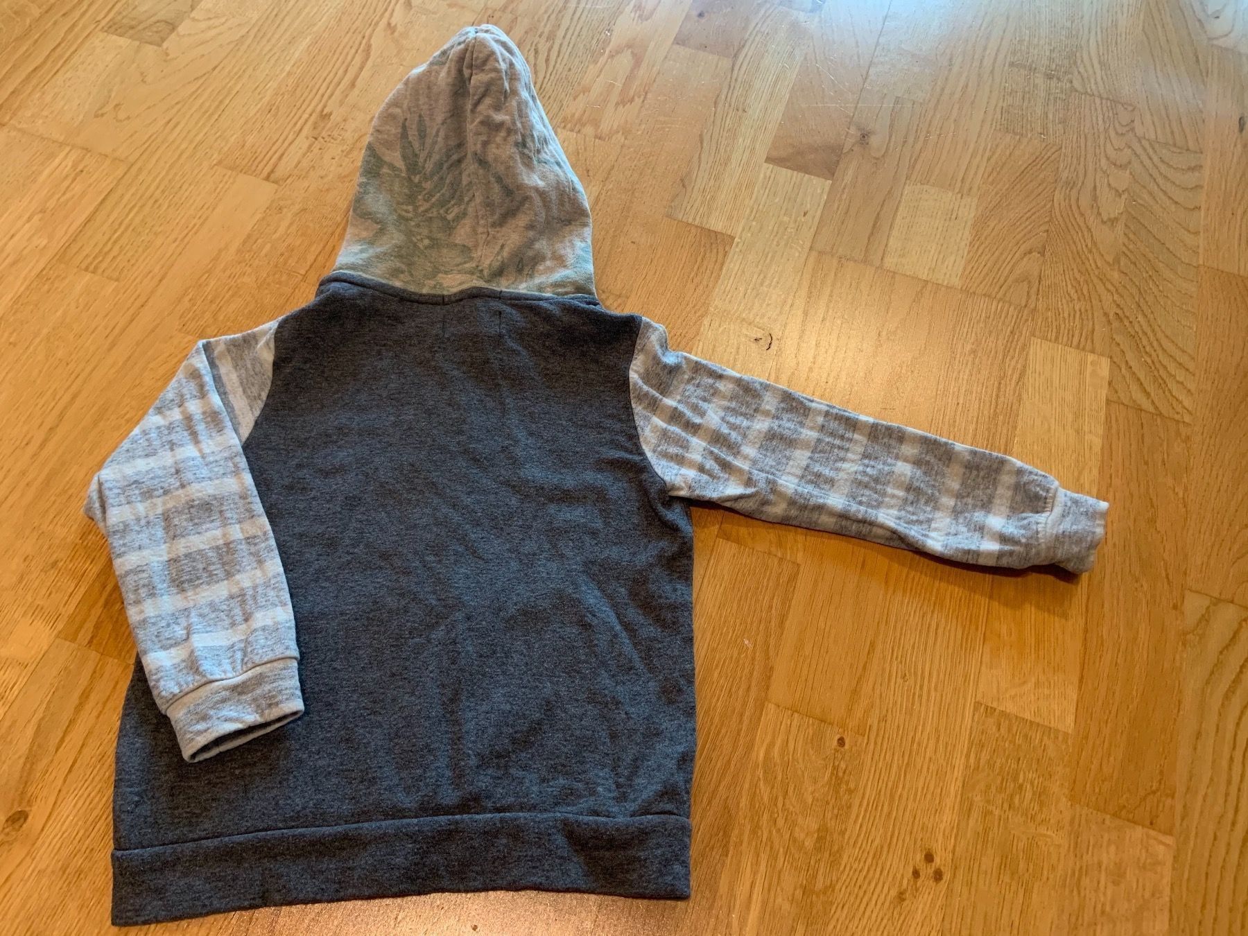 Giacche & Cappotti: Sweatshirt-Jacke Gr. 104 – Usato da Wallisellen venduto da SPKWichtel 2