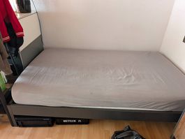 Bettgestell mit Lattenrost 120x200